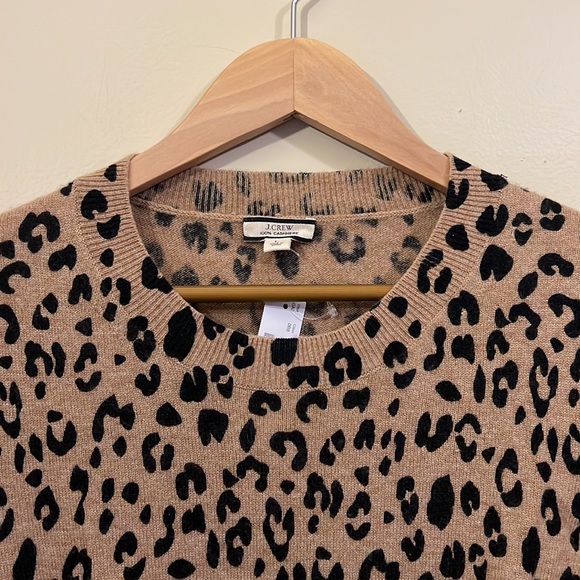NWT J.Crew Cashmere Crewneck Sweater in Leopard - Picture 2 of 5